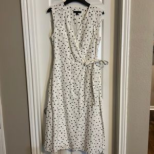 Banana Republic Size 4 white w/black dots Linen Dress